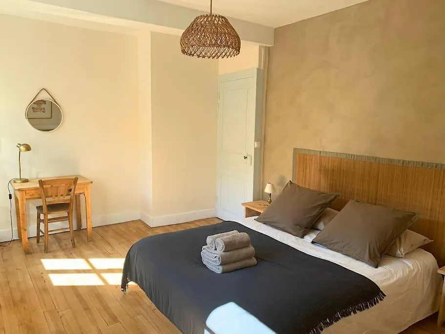 Maison D'Hotes Et Gite De Charme Avec Piscine, La Lhuiseraie Lhuis
