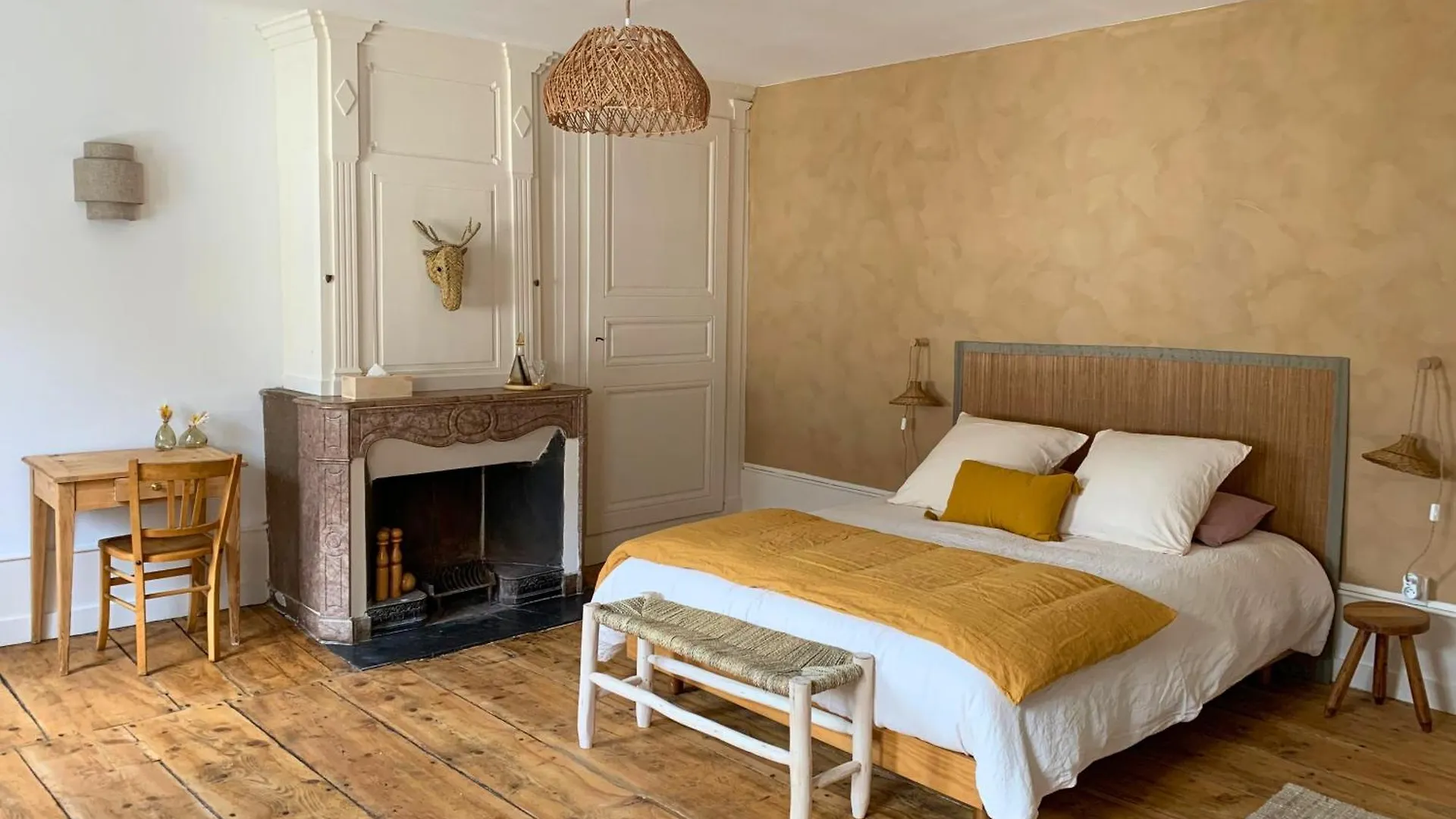 Maison D'Hotes Et Gite De Charme Avec Piscine, La Lhuiseraie Guest house Lhuis