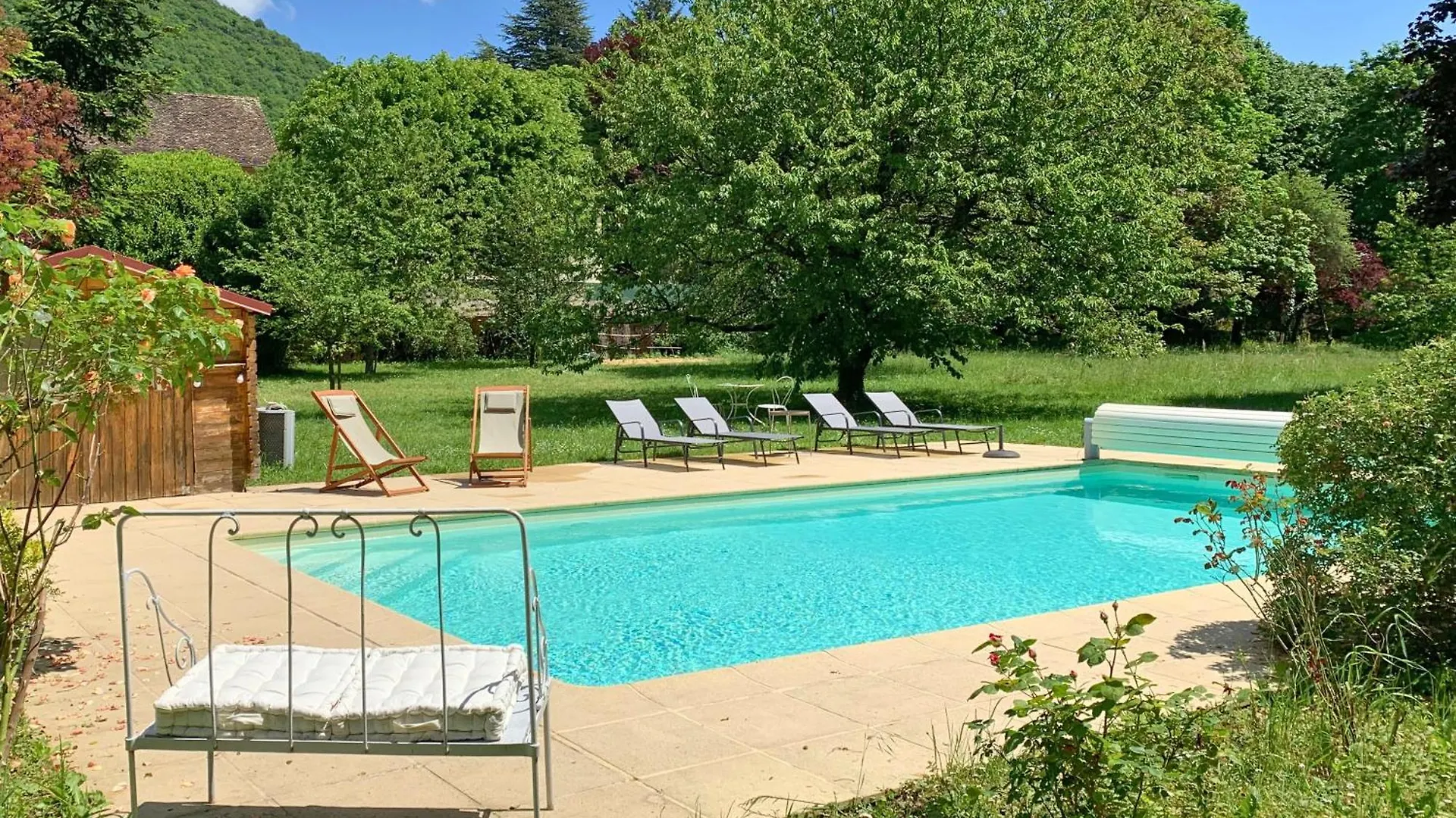 Maison D'Hotes Et Gite De Charme Avec Piscine, La Lhuiseraie