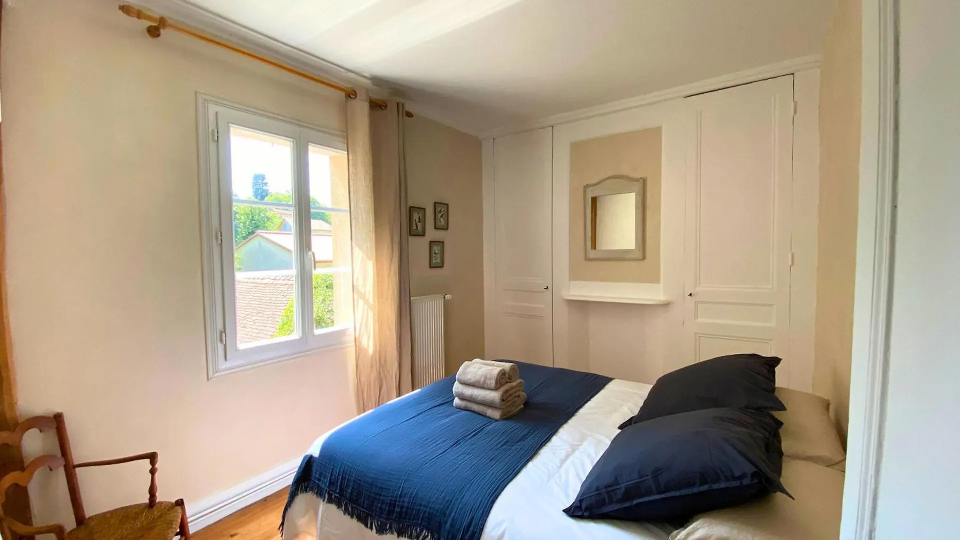 Maison D'Hotes Et Gite De Charme Avec Piscine, La Lhuiseraie Guest house