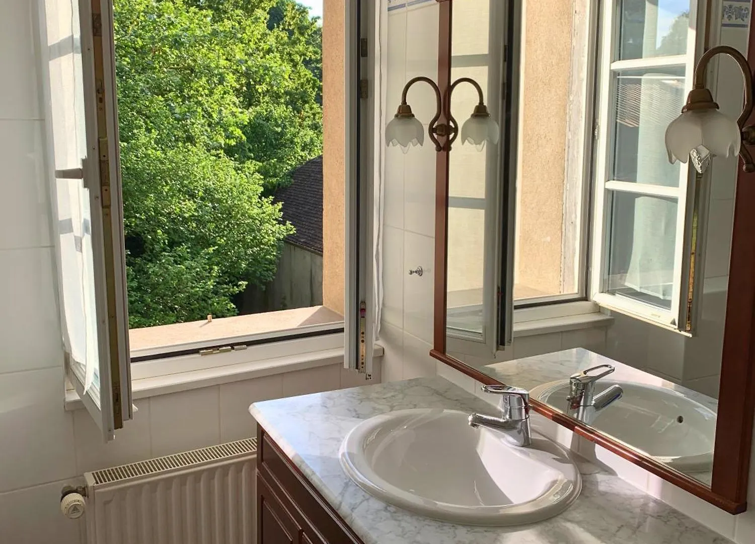 Maison D'Hotes Et Gite De Charme Avec Piscine, La Lhuiseraie