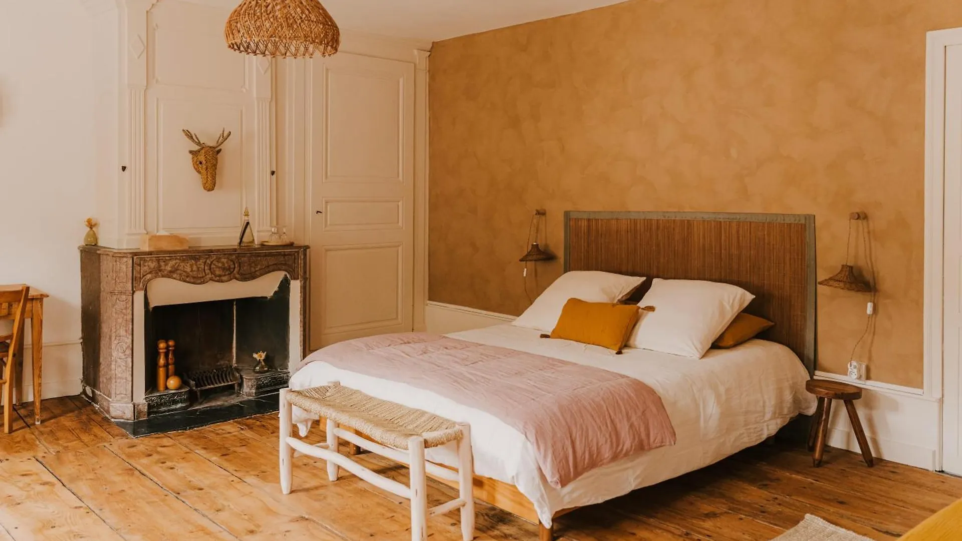 Maison D'Hotes Et Gite De Charme Avec Piscine, La Lhuiseraie France