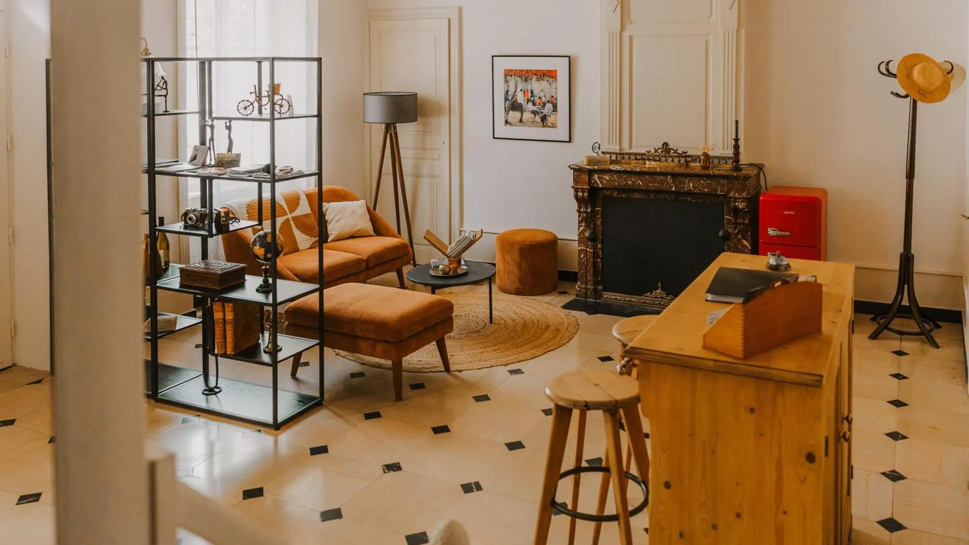 Maison d'hôtes Maison D'Hotes Et Gite De Charme Avec Piscine, La Lhuiseraie